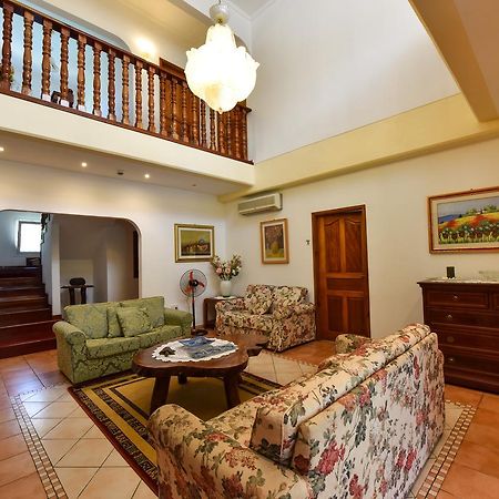 Jessies Guest House Seychelles Beau Vallon  Exterior photo